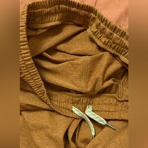 VUORI Boyfriend Jogger (Palo Santo Heather, size S)